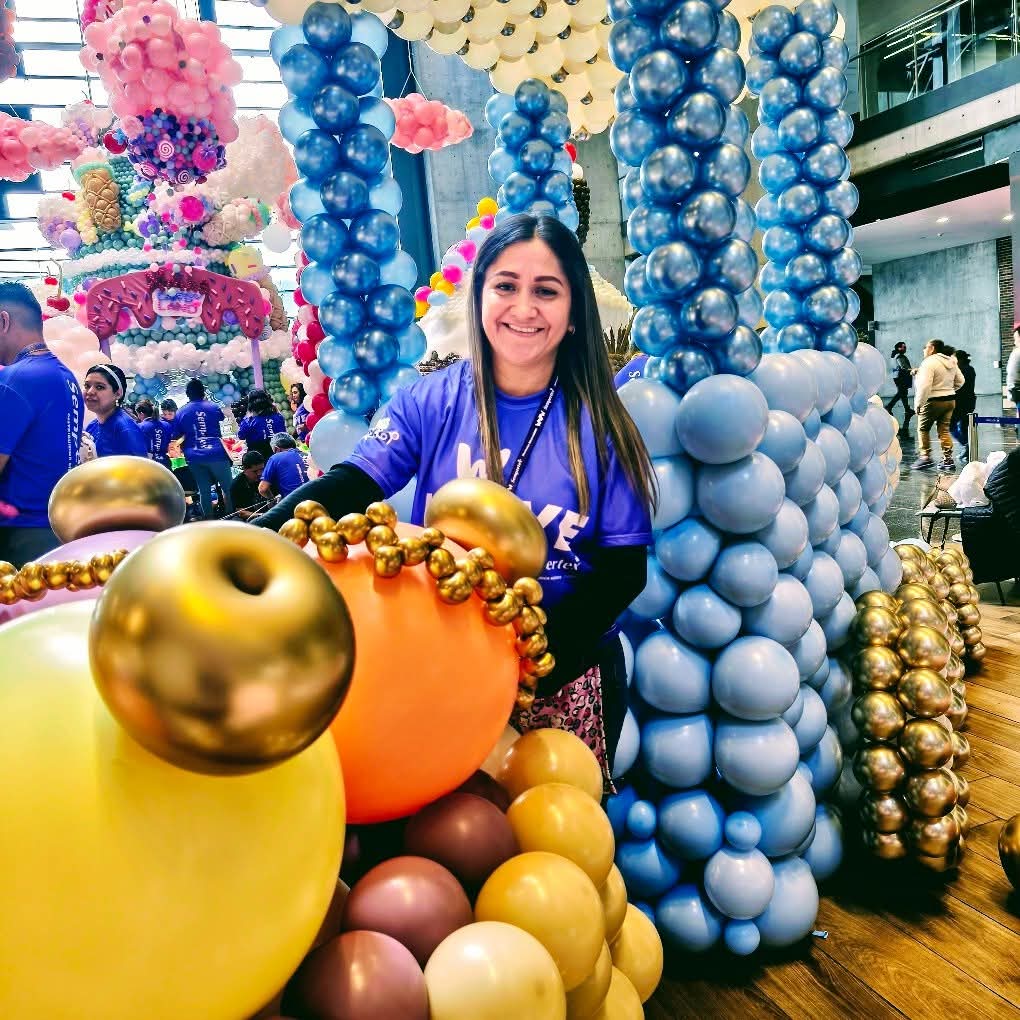 Yeii balloons by Nat Gómez